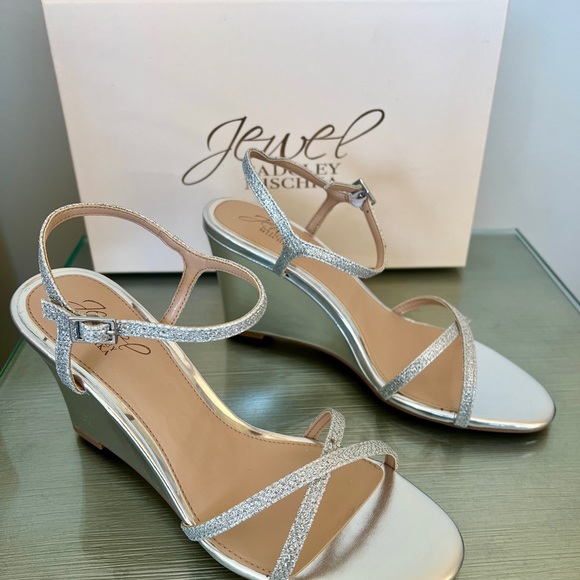 BAGLEY MISCHKA EMBELLISHED SILVER ANKLE STRAP WEDGE SANDALS SIZE 7.5 NEVER WORN - Picture 3 of 6